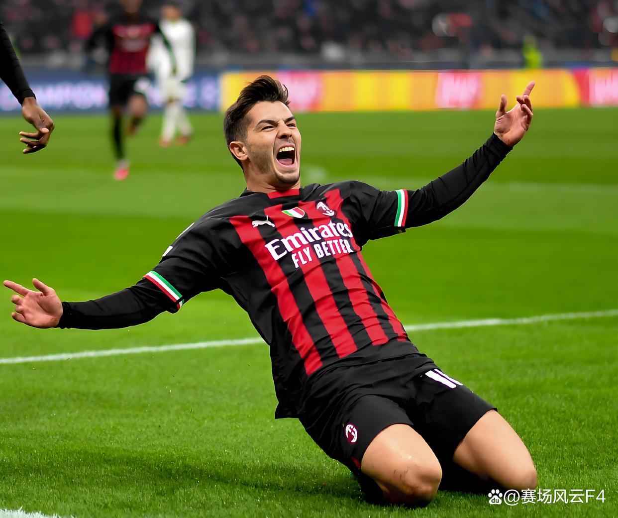 冲刺阶段费耶诺德调整名单以备英超;更衣室发声环节打磨;引发热议;训练强度明显提升 冲刺阶段费耶诺德调整名单以备英超;更衣室发声环节打磨;引发热议;训练强度明显提升